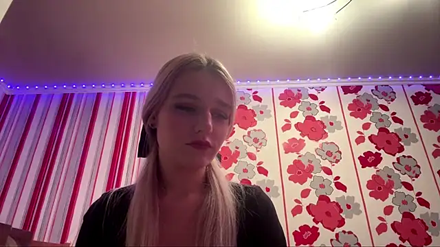 MiaBerlateen online show from 15, 2, 2026