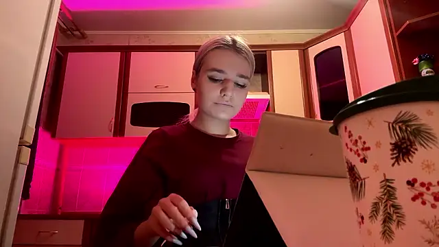 MiaBerlateen online show from 18, 2, 2026