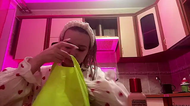 MiaBerlateen online show from 25, 2, 2026