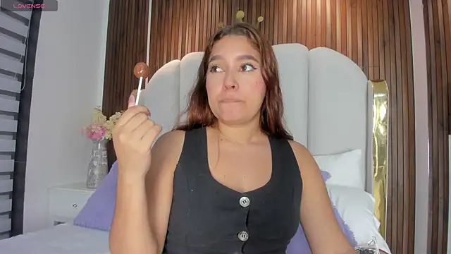 Emily Harpeer online show from 15, 4, 2026