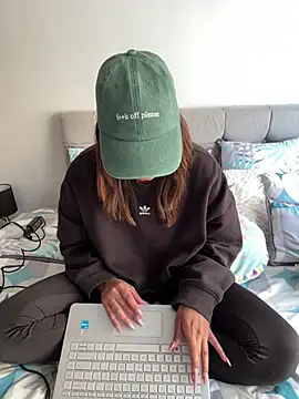 RachelWeisz  online show from 18, 4, 2026