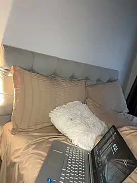 RachelWeisz  online show from 22, 2, 2026