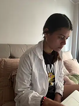 Snapshot of RachelWeisz_ chatting on 17, 5, 2026 RachelWeisz online show from 17, 5, 2026