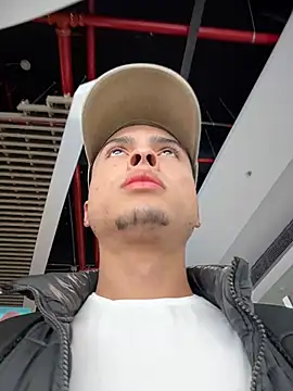 Snapshot of Eros_lee chatting on 24, 6, 2026 Eros lee online show from 24, 6, 2026