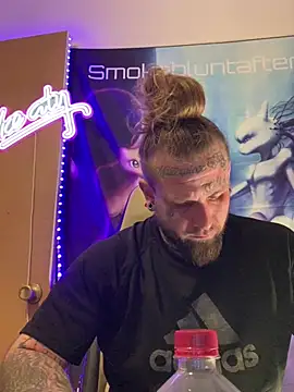 Smokebluntafterblunt online show from 4, 4, 2026