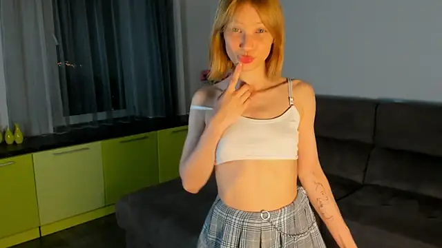 Snapshot of Kiracute18 chatting on 27, 5, 2026 Kiracute18 online show from 27, 5, 2026