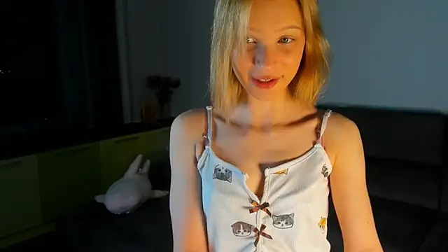 Snapshot of Kiracute18 chatting on 31, 5, 2026 Kiracute18 online show from 31, 5, 2026