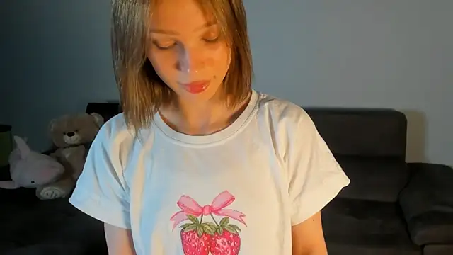 Snapshot of Kiracute18 chatting on 14, 6, 2026 Kiracute18 online show from 14, 6, 2026