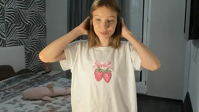 Snapshot of Kiracute18 chatting on 31, 7, 2026 Kiracute18 online show from 31, 7, 2026