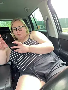 Snapshot of Mommy-girl-Lola chatting on 16, 6, 2026 Mommy-girl-Lola online show from 16, 6, 2026
