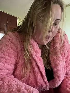 Mommy-girl-Lola online show from 5, 5, 2026