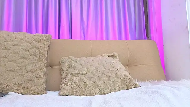 Mia Naive online show from 28, 2, 2026