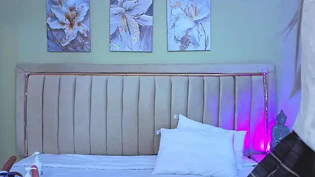 Mia Naive online show from 16, 4, 2026