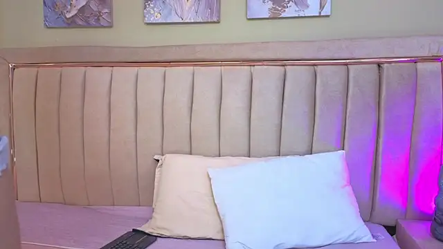 Mia Naive online show from 14, 3, 2026