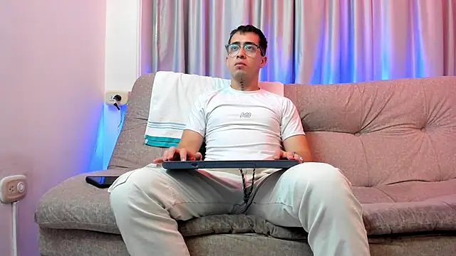 Tommas Jhonson online show from 1, 3, 2026