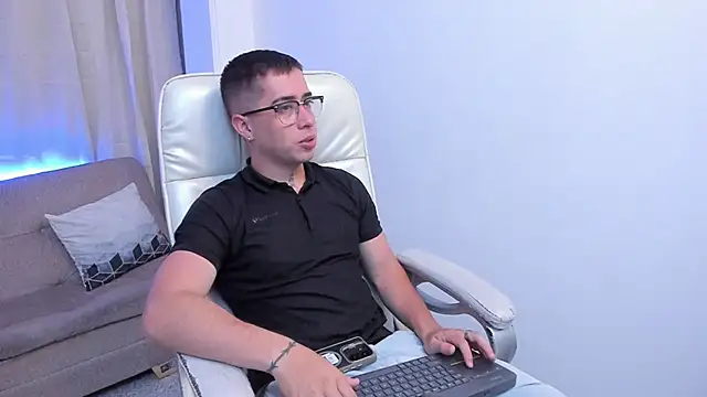 Tommas Jhonson online show from 5, 4, 2026