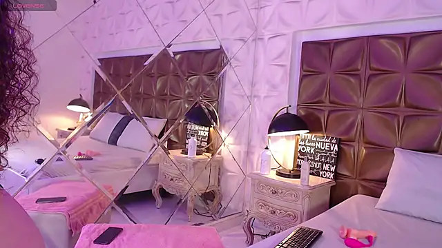 LunaJohns online show from 19, 3, 2026