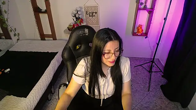 QueenRose94 online show from 13, 4, 2026