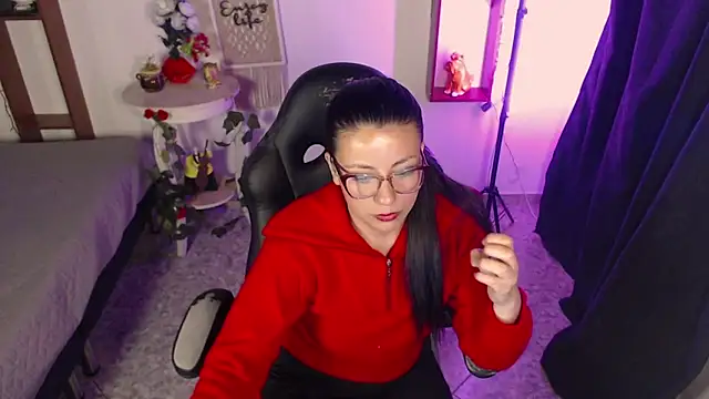 QueenRose94 online show from 10, 4, 2026