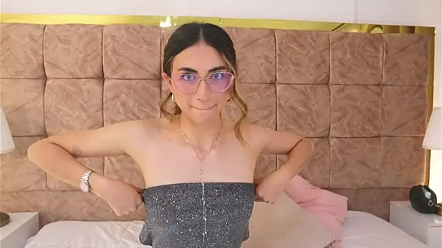 EmmaClark   online show from 28, 3, 2026