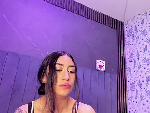 Snapshot of TiffanyDream8 chatting on 4, 5, 2026 TiffanyDream8 online show from 4, 5, 2026