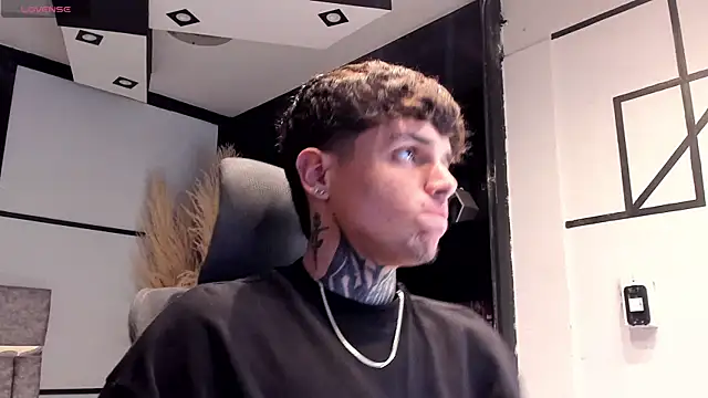 Declan-Foxx online show from 7, 4, 2026