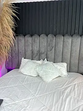 Nanda vixen  online show from 24, 2, 2026