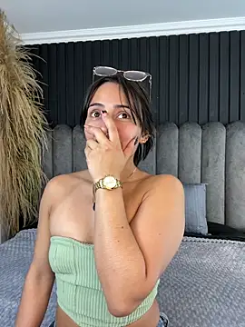 Nanda vixen  online show from 15, 4, 2026