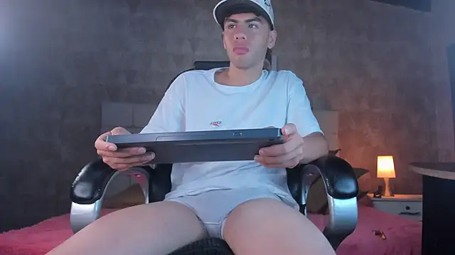 Milo Thompson online show from 7, 2, 2026