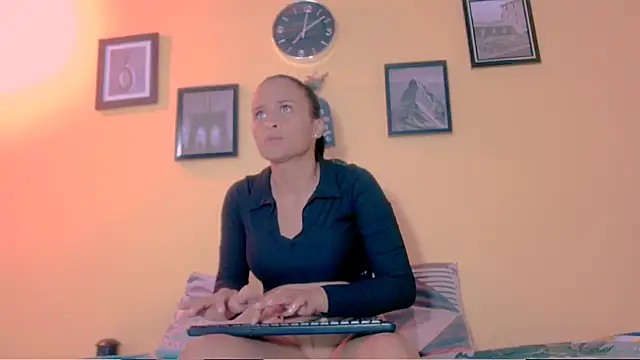 sexiempoderada18 online show from 6, 4, 2026