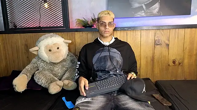 ItsZairen online show from 6, 3, 2026