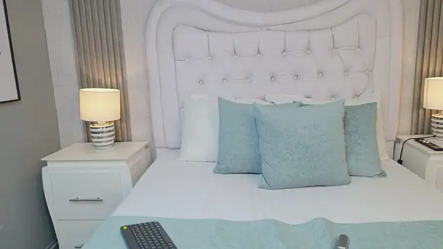 LaurenHazell online show from 14, 2, 2026