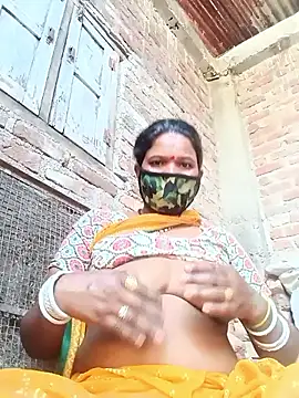 Snapshot of Kirti_sacsena chatting on 29, 4, 2026 Kirti sacsena online show from 29, 4, 2026
