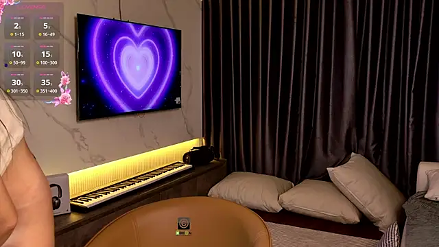 AnnyShore online show from 12, 4, 2026