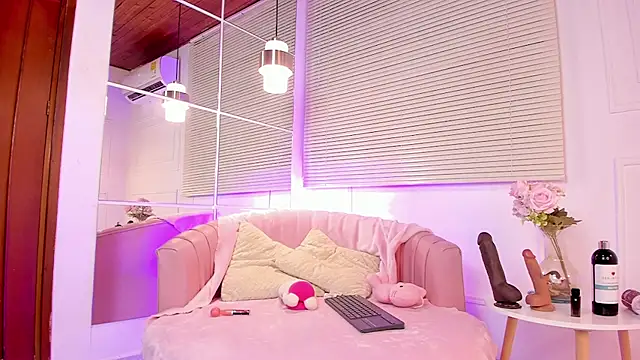 velvetnami online show from 7, 4, 2026