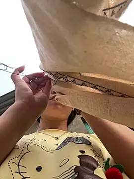 cuty lusy online show from 15, 4, 2026