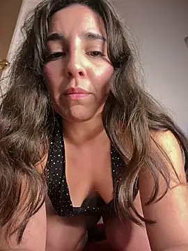 Snapshot of Latinaelisa chatting on 5, 6, 2026 Latinaelisa online show from 5, 6, 2026