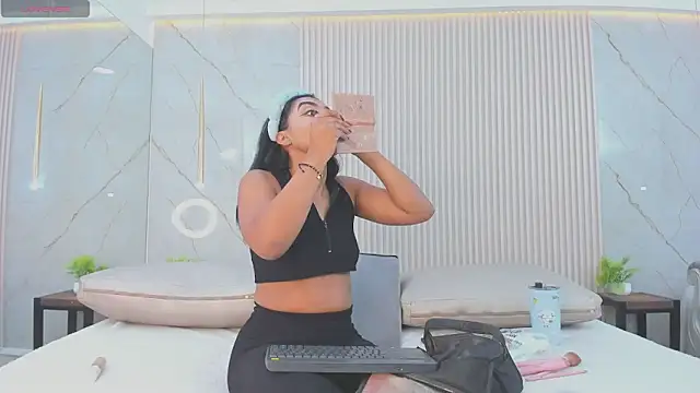 eva lain online show from 22, 4, 2026