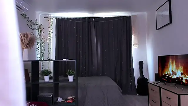AmyLouWood online show from 8, 7, 2026
