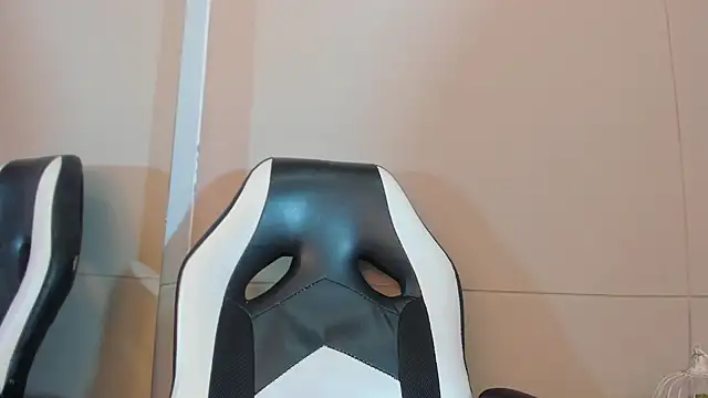 luna bradley  online show from 19, 3, 2026