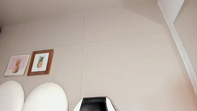 luna bradley  online show from 25, 3, 2026