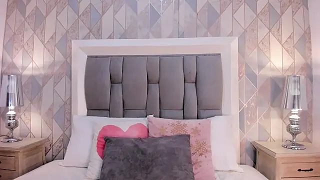 zharia lux 25 online show from 6, 4, 2026