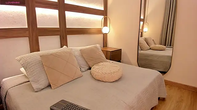 Aurea Silk online show from 13, 4, 2026