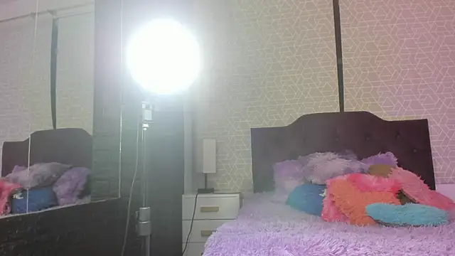 Snapshot of Sara_Love_1 chatting on 25, 4, 2026 Sara Love 1 online show from 25, 4, 2026