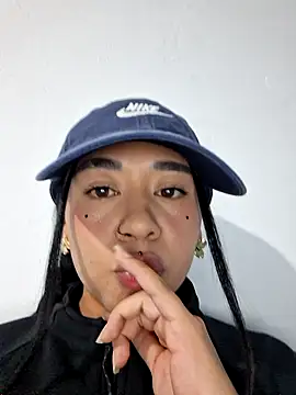 Zafira glow online show from 5, 3, 2026