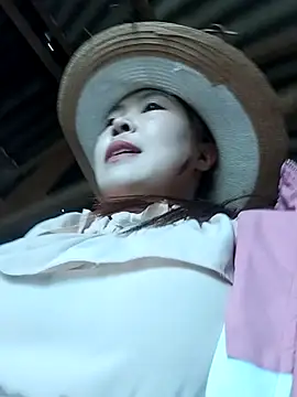 Yiyoongg online show from 14, 4, 2026