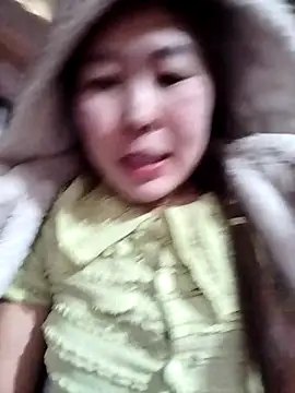 Yiyoongg online show from 6, 3, 2026