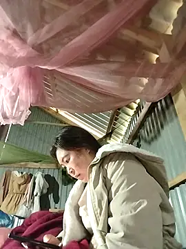 Yiyoongg online show from 9, 2, 2026