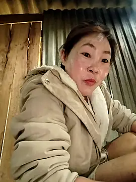 Yiyoongg online show from 4, 3, 2026