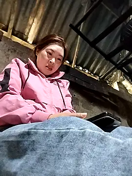 Yiyoongg online show from 5, 4, 2026